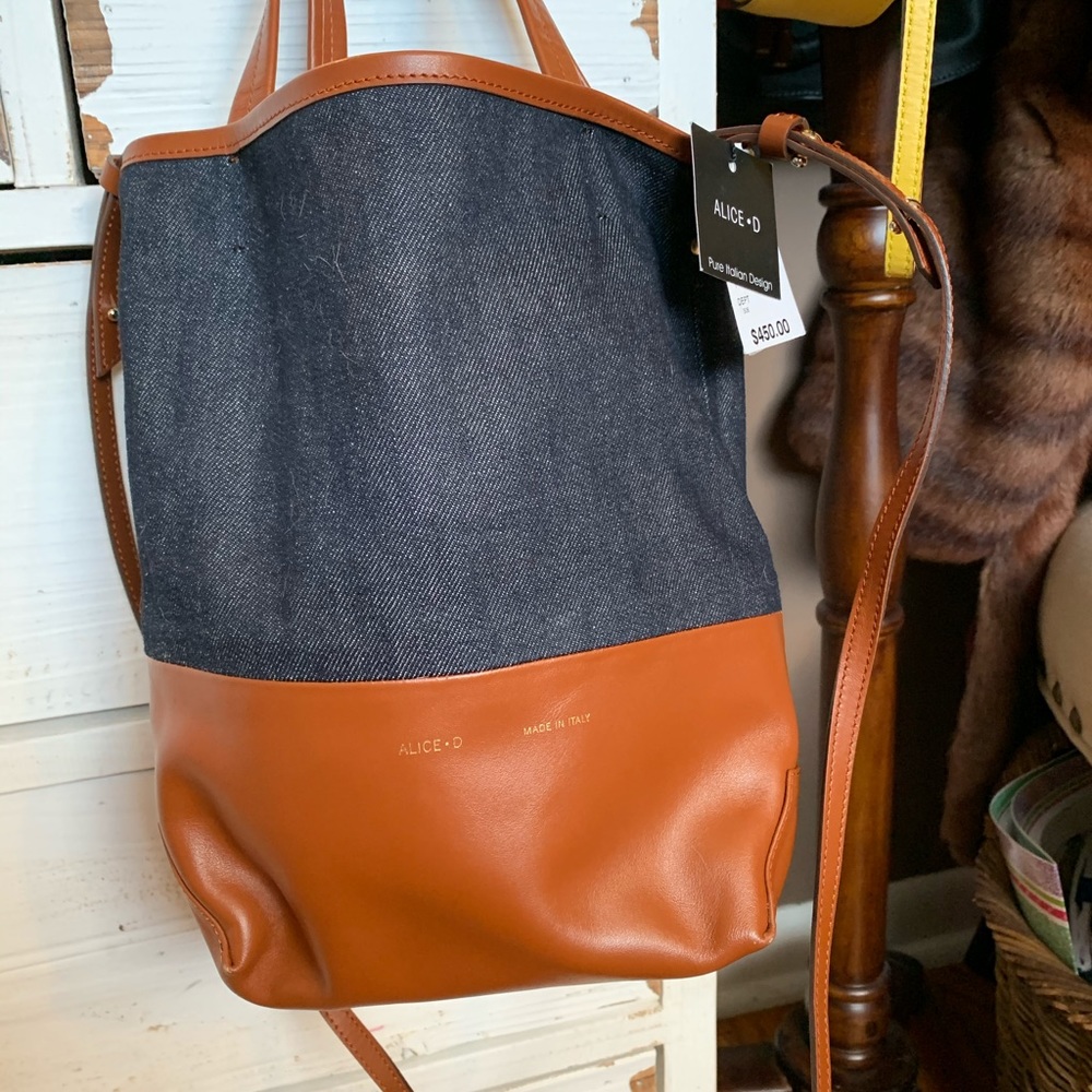 NWT Alice•D top handle crossbody bucket handbag